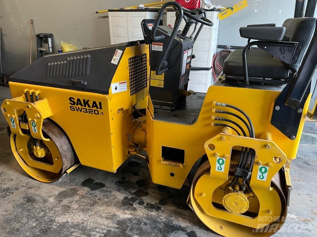 Sakai SW 320-1 Çift tamburlu silindirler