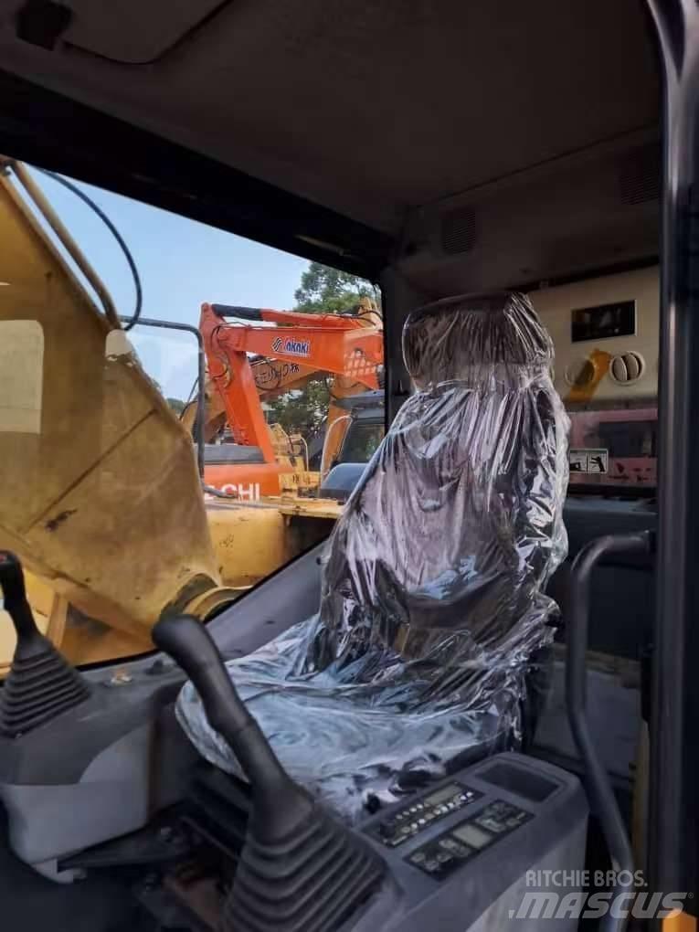 Komatsu PC 200-7 Paletli ekskavatörler