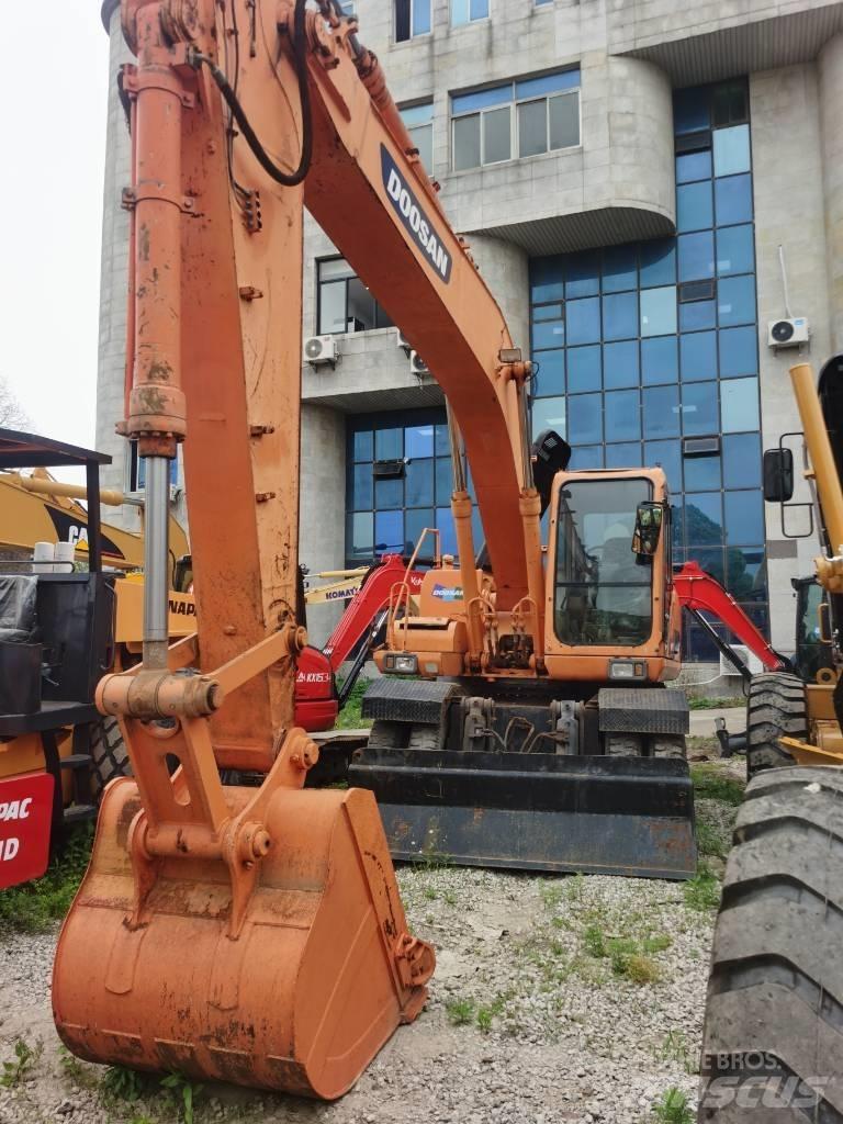 Doosan DH 210 W-7 Lastik tekerli ekskavatörler