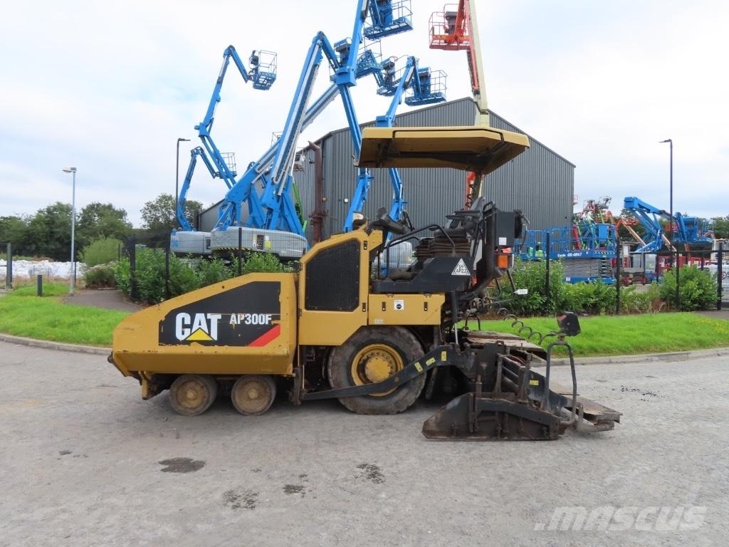 CAT AP 300 Asfalt sericiler