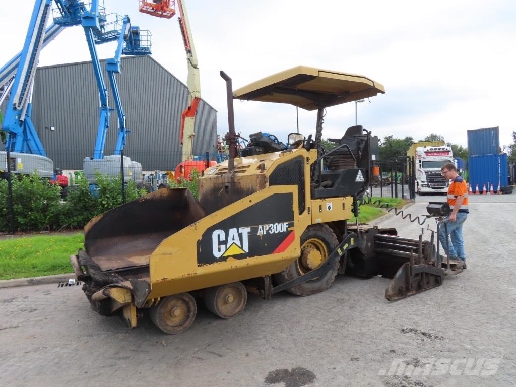 CAT AP 300 Asfalt sericiler