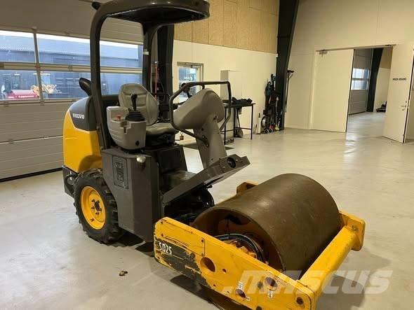 Volvo SD 25 Tek tamburlu silindirler