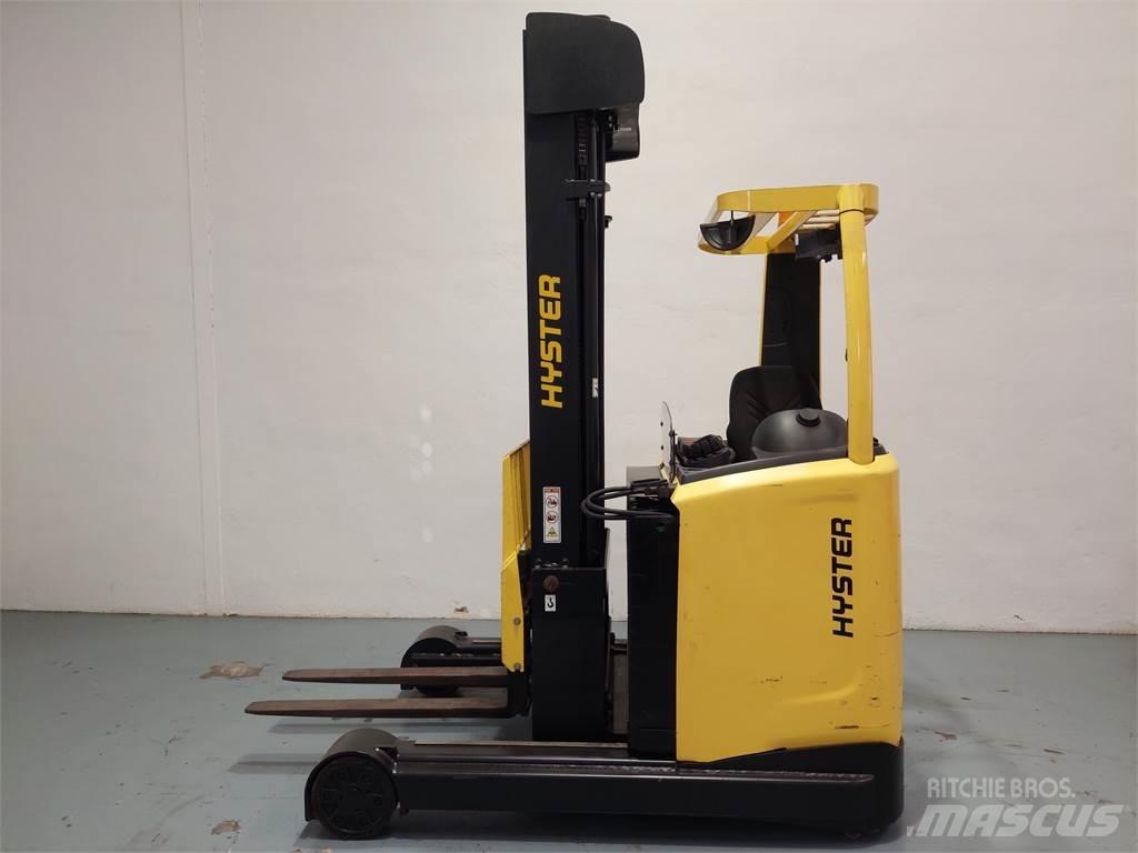 Hyster R 2 5 Reach truck - depo içi istif araçları