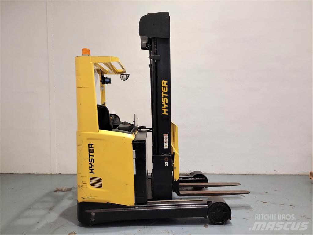 Hyster R 2 5 Reach truck - depo içi istif araçları