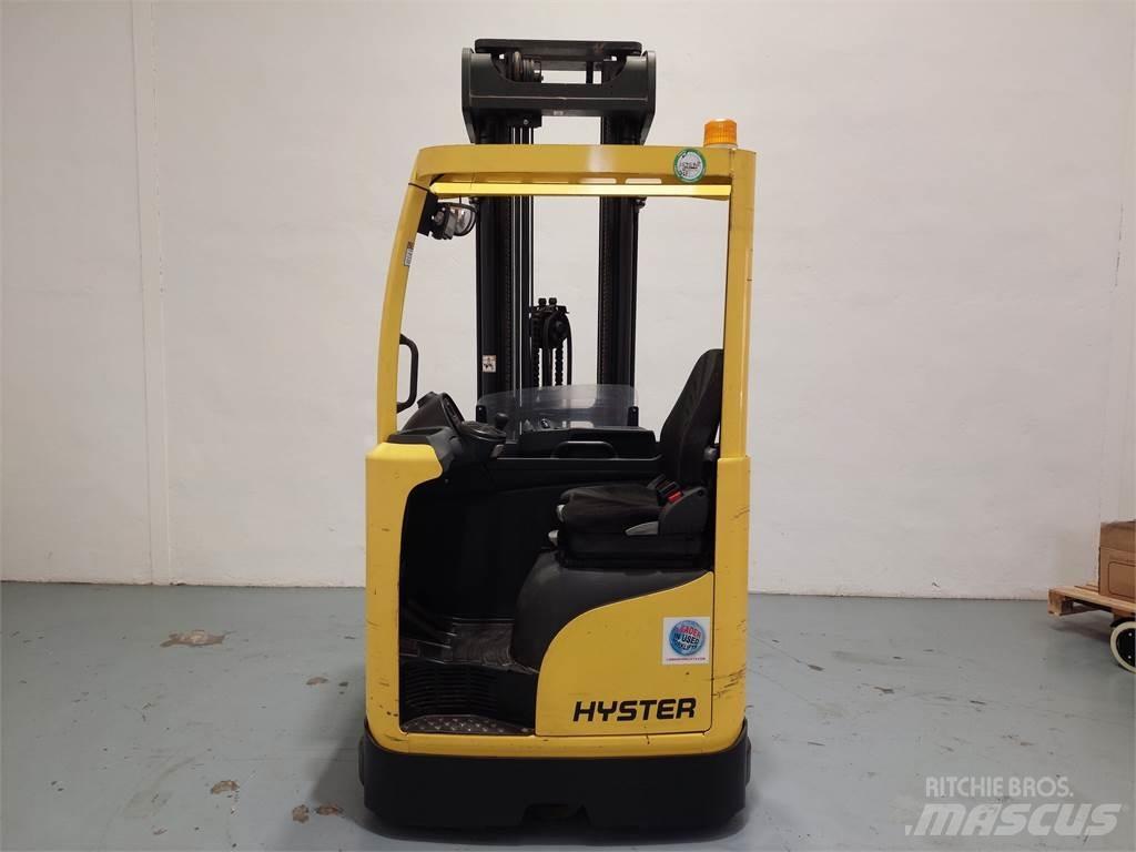 Hyster R 2 5 Reach truck - depo içi istif araçları