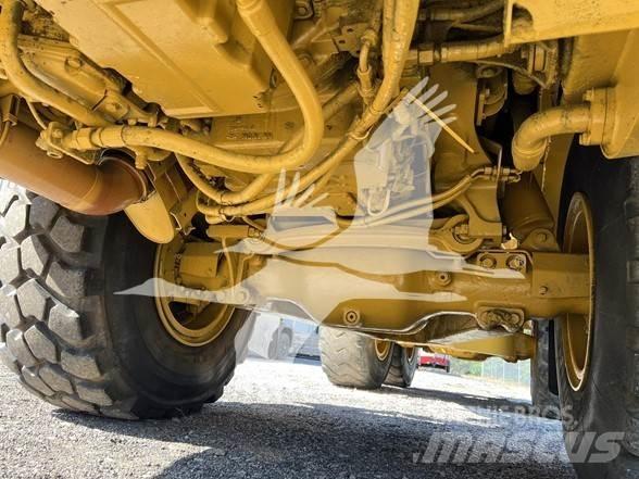 CAT 725 Su tankerleri