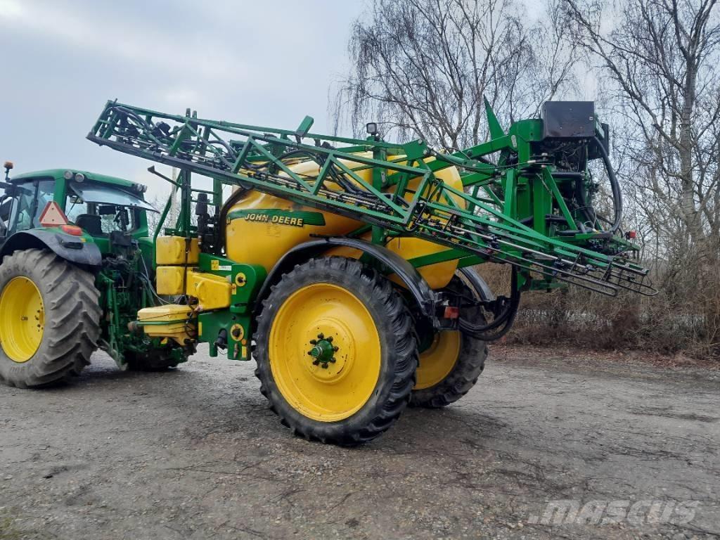 John Deere 840 Çekilir pülverizatörler