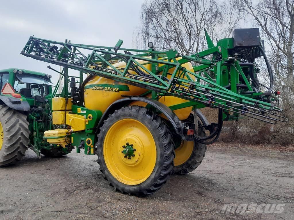 John Deere 840 Çekilir pülverizatörler