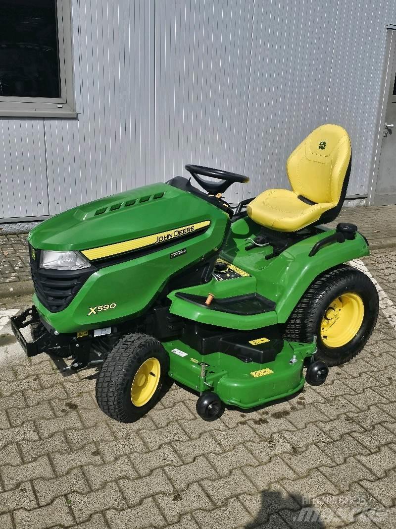 John Deere X590 Çayir biçme makinalari