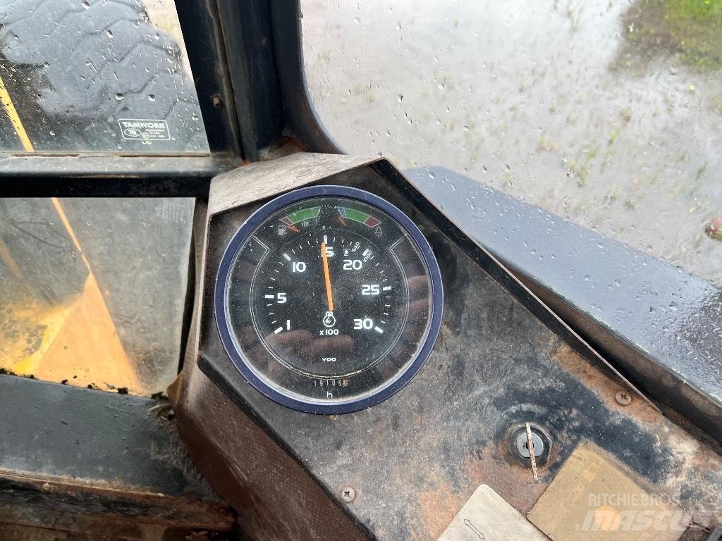 Lännen C10 Lastik tekerli ekskavatörler