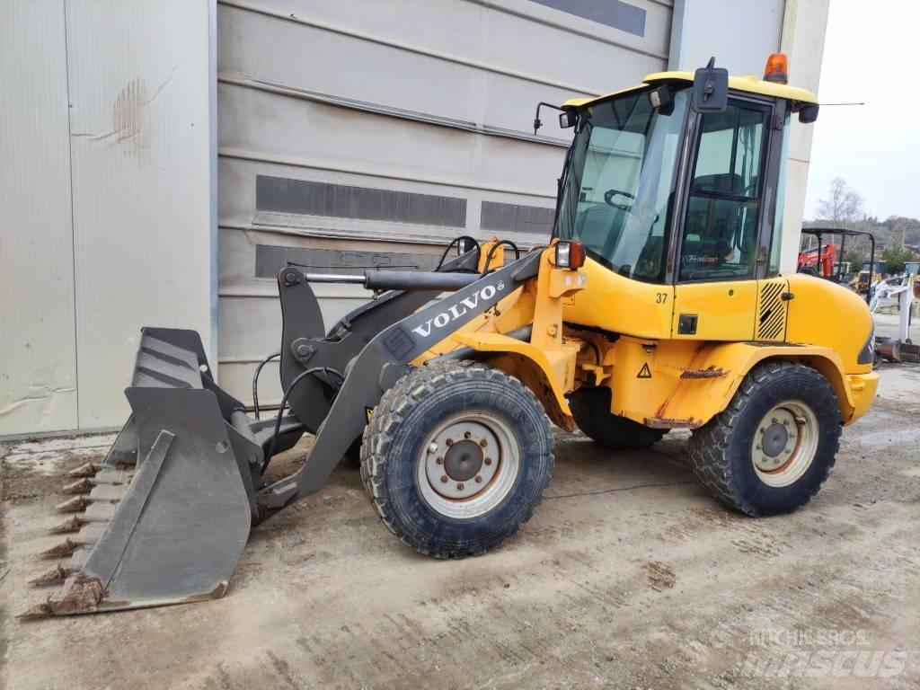 Volvo L 30 B Tekerlekli yükleyiciler