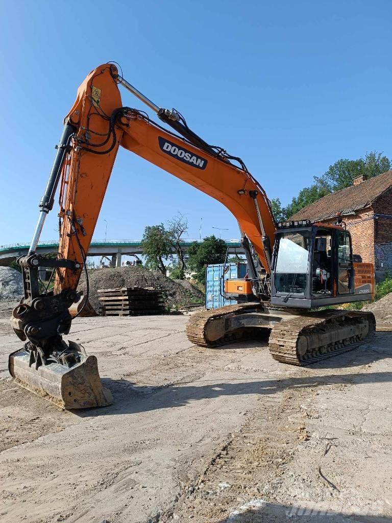Doosan DX 225 LC-5 Paletli ekskavatörler