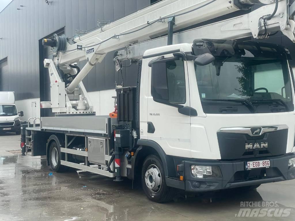 Böcker AK 36/4000 Yol-Arazi Tipi Vinçler (AT)