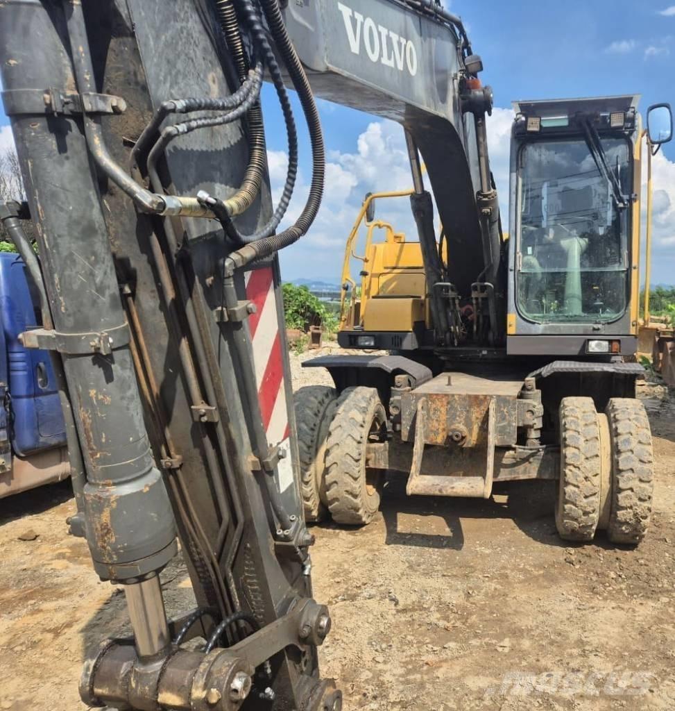 Volvo EW 145 Lastik tekerli ekskavatörler