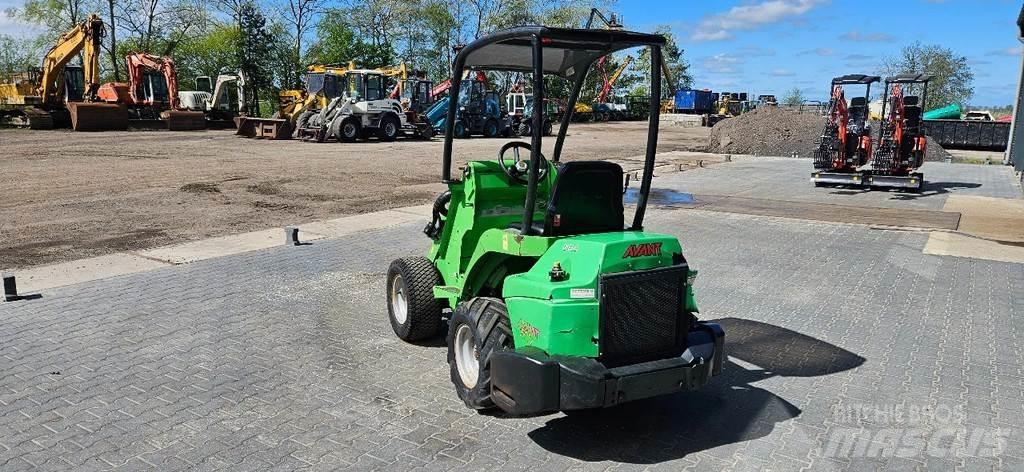 Avant M528 Mini yükleyiciler