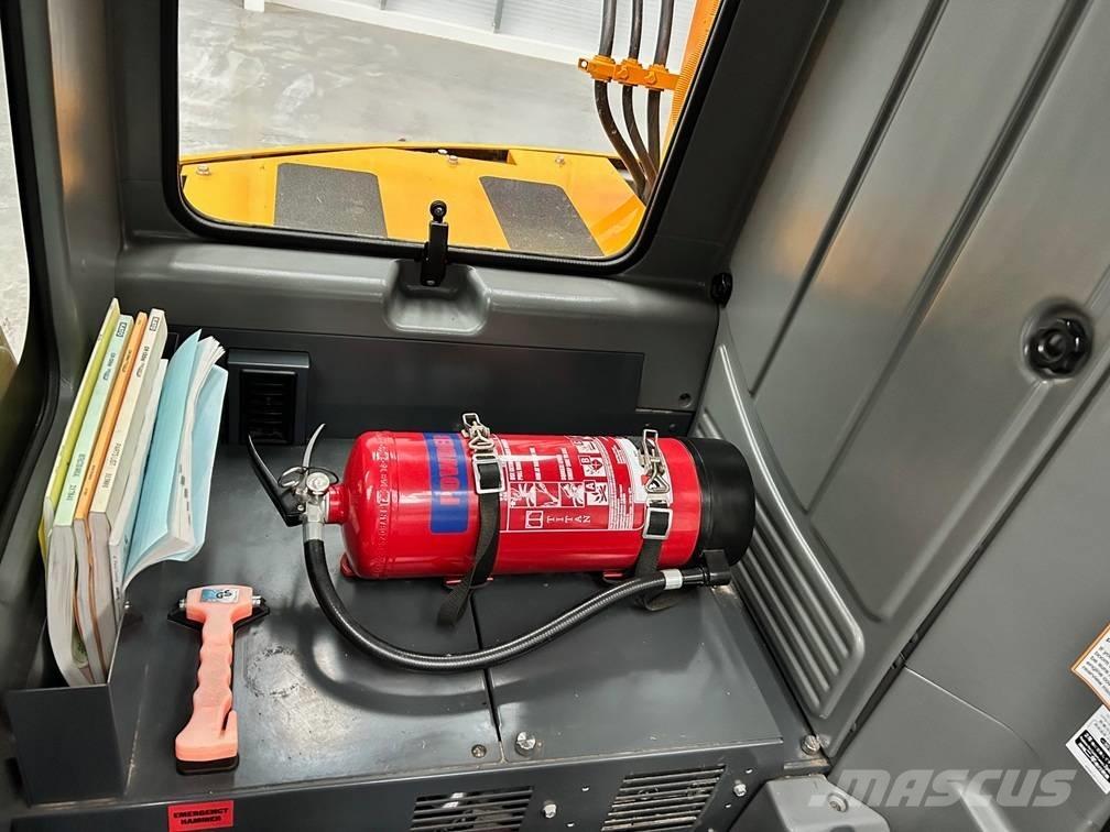 Kato CR-130Ri Yol-Arazi Tipi Vinçler (AT)