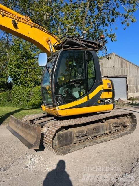 JCB JZ 140 Paletli ekskavatörler