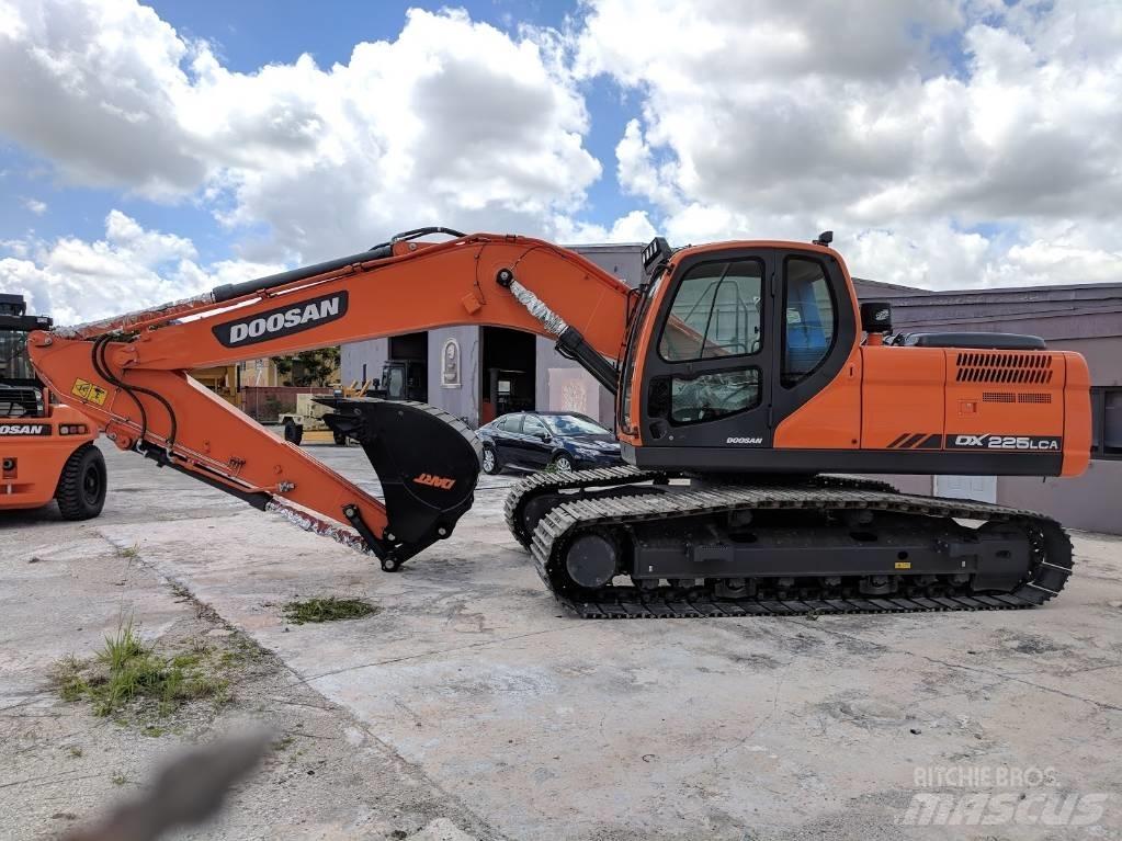 Doosan DX 225 LCA Paletli ekskavatörler