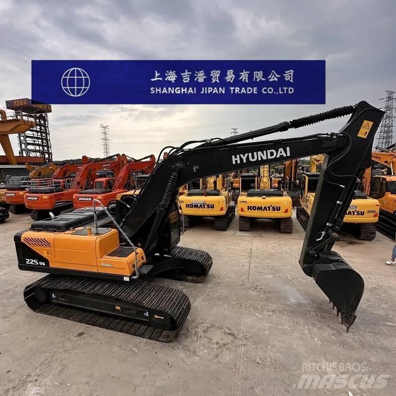 Hyundai R225 Paletli ekskavatörler