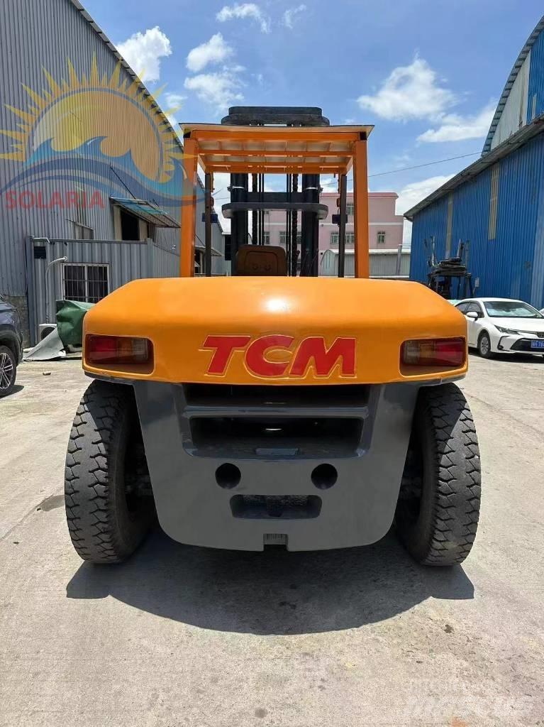 TCM 100 Reach truck - depo içi istif araçları