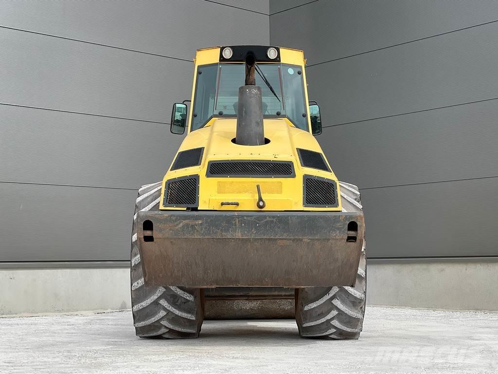 Bomag BW 213 DH-4 Tek tamburlu silindirler