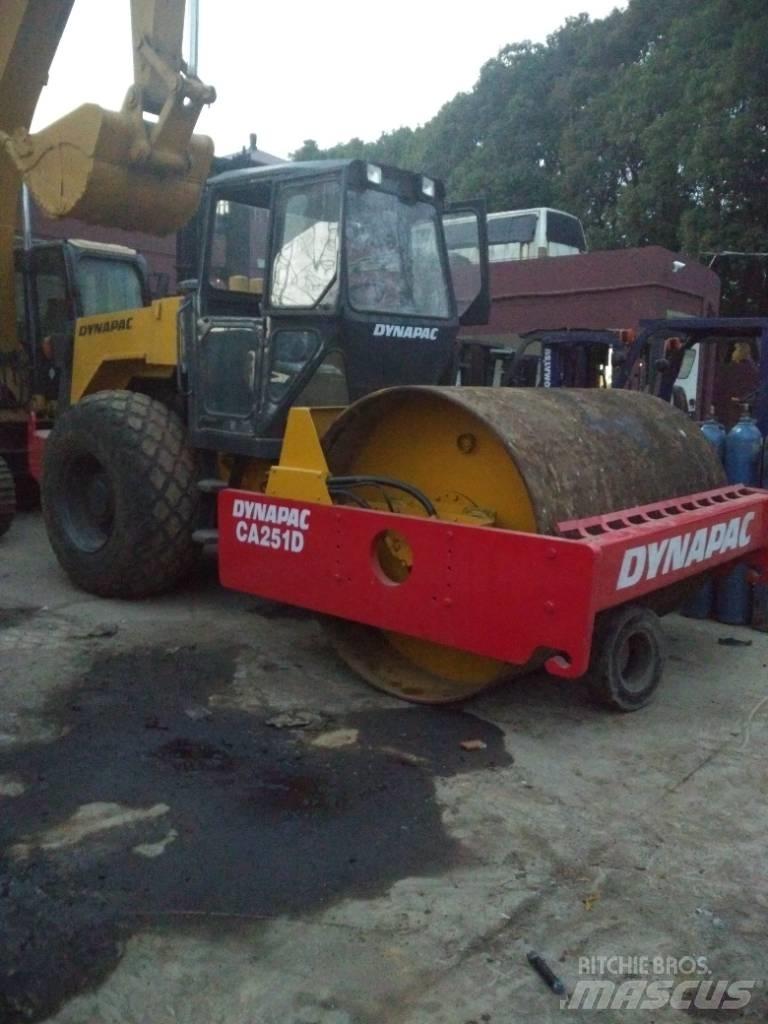 Dynapac CA 251 D Tek tamburlu silindirler
