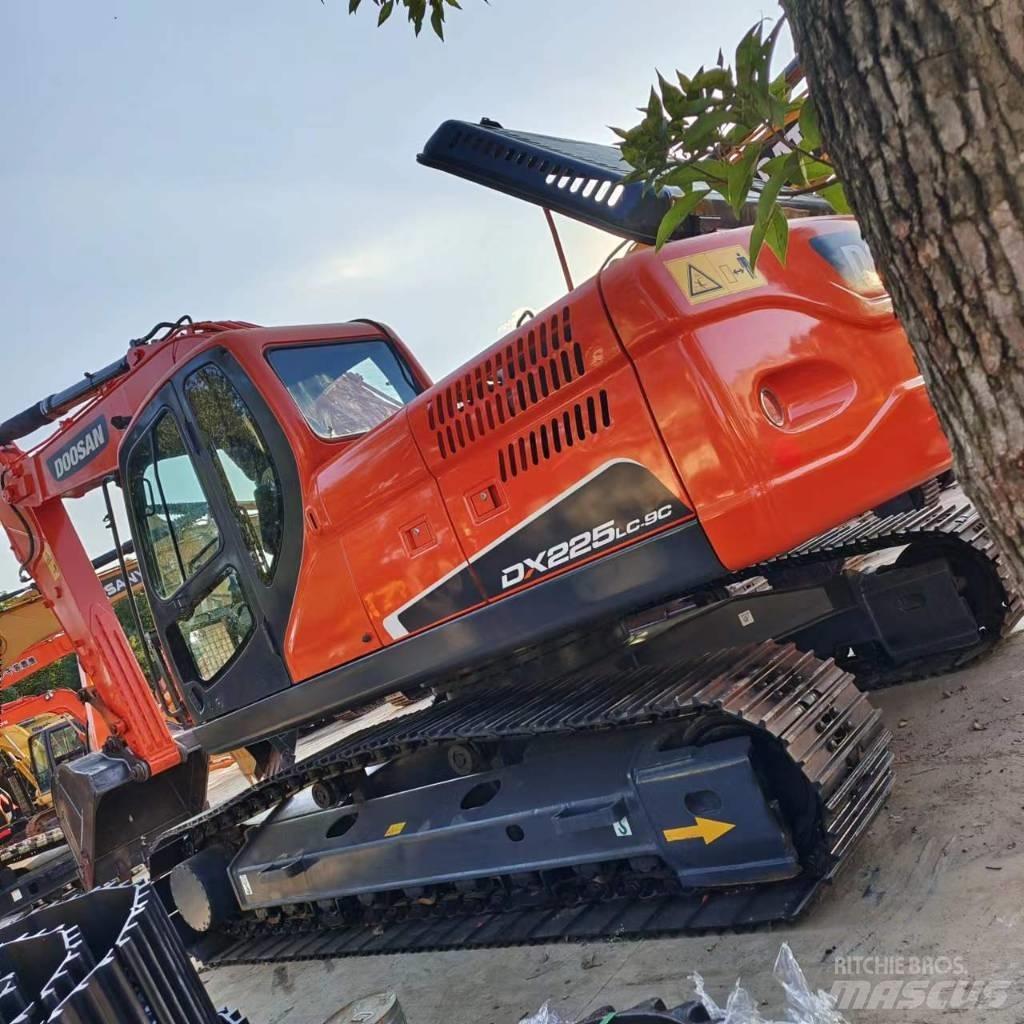 Doosan DX 225 LC Paletli ekskavatörler