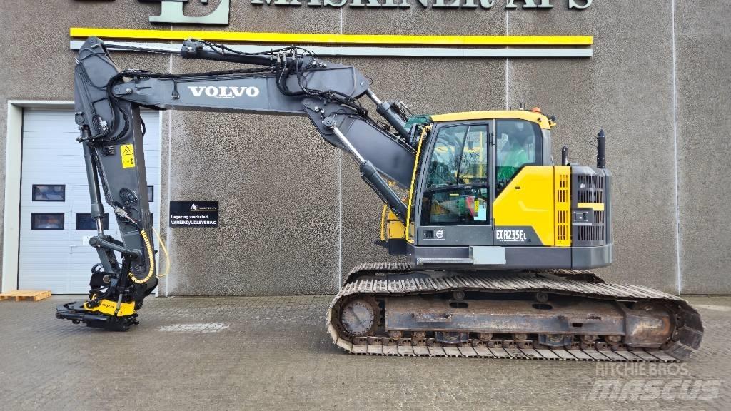 Volvo ECR 235 E L Paletli ekskavatörler