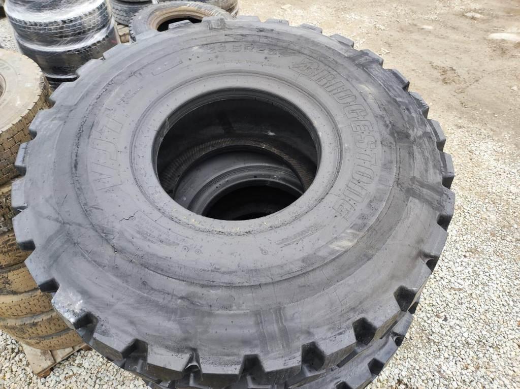  23.5 R25 tires Lastikler