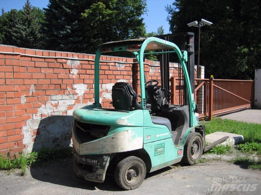 Mitsubishi FD25N Dizel forkliftler
