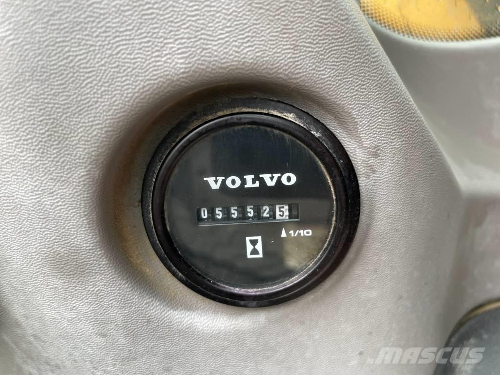 Volvo ECR 235 Paletli ekskavatörler