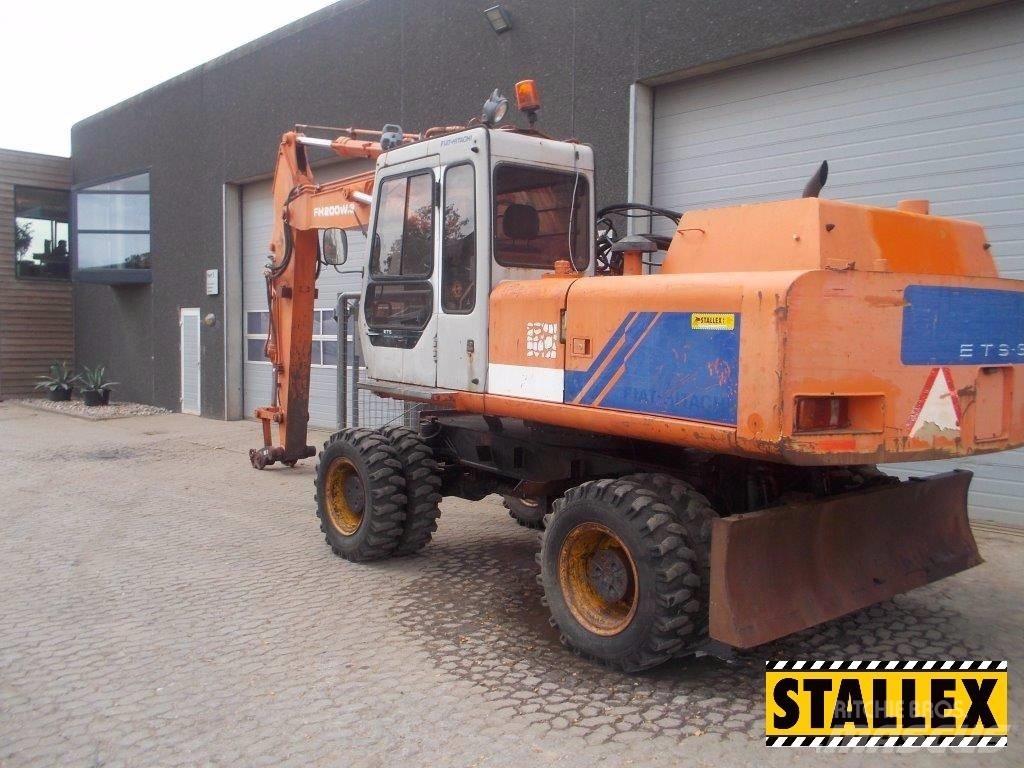 Hitachi 200W Lastik tekerli ekskavatörler