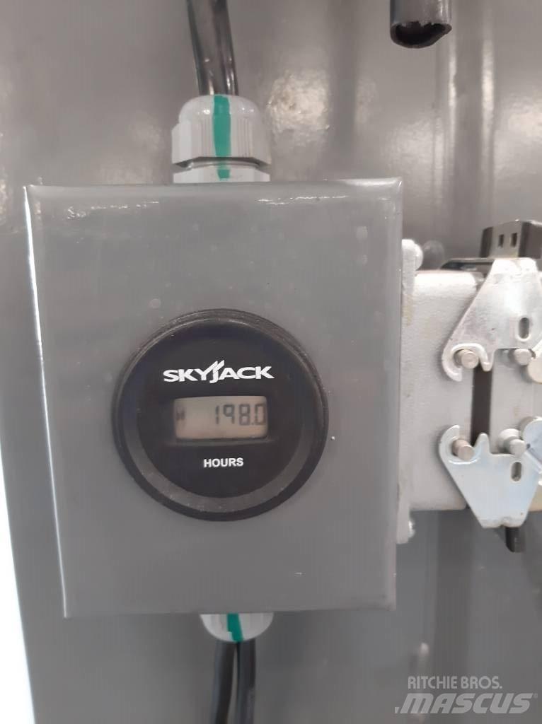 SkyJack SJ 16 Personel Platformları ve Cephe Asansörleri