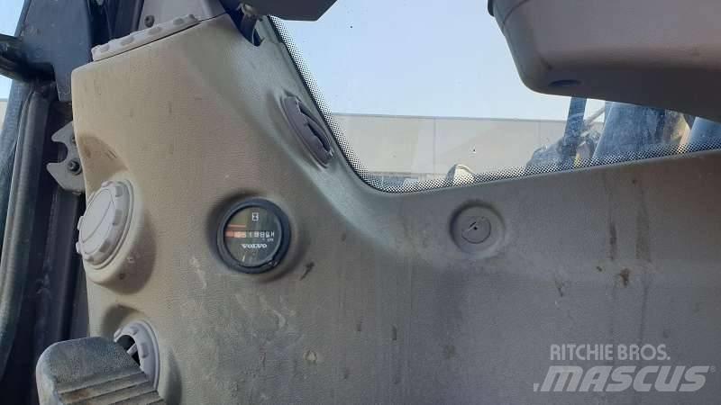 Volvo EW 210 C Lastik tekerli ekskavatörler