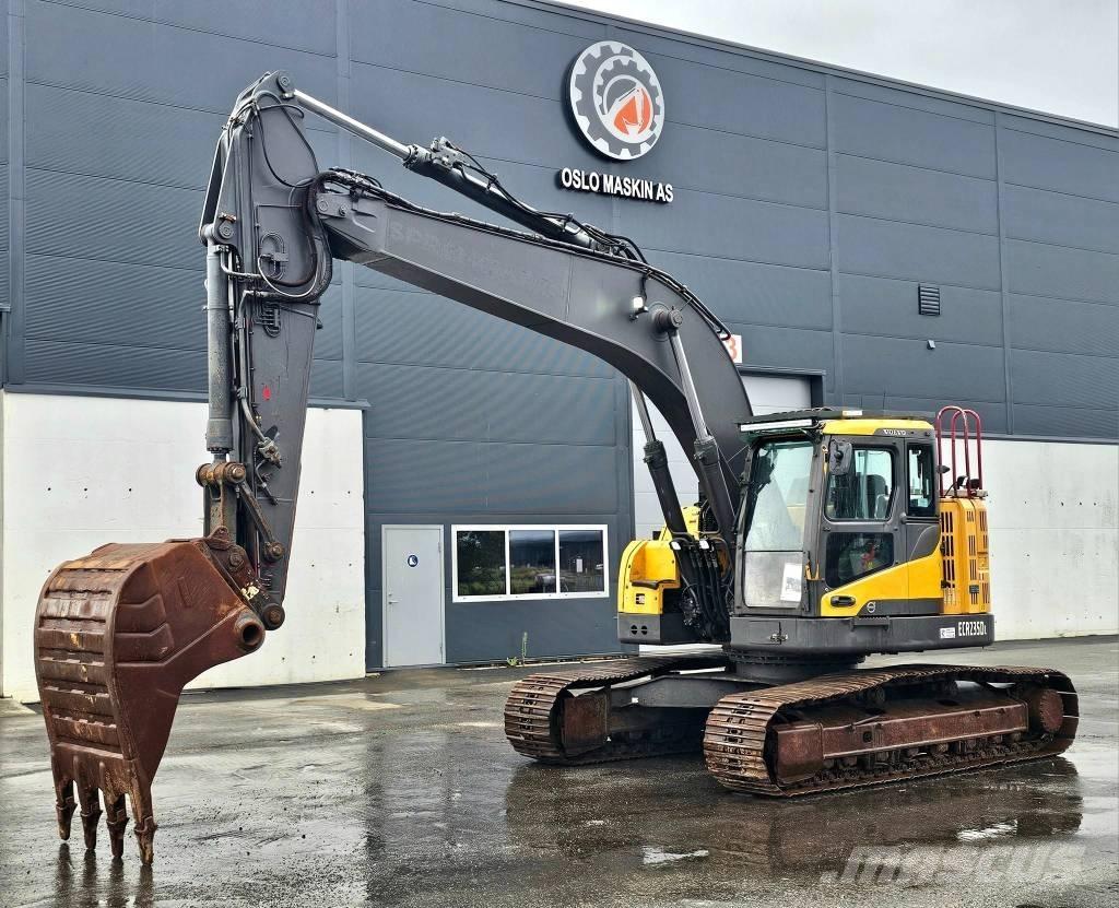 Volvo ECR235 DL Paletli ekskavatörler