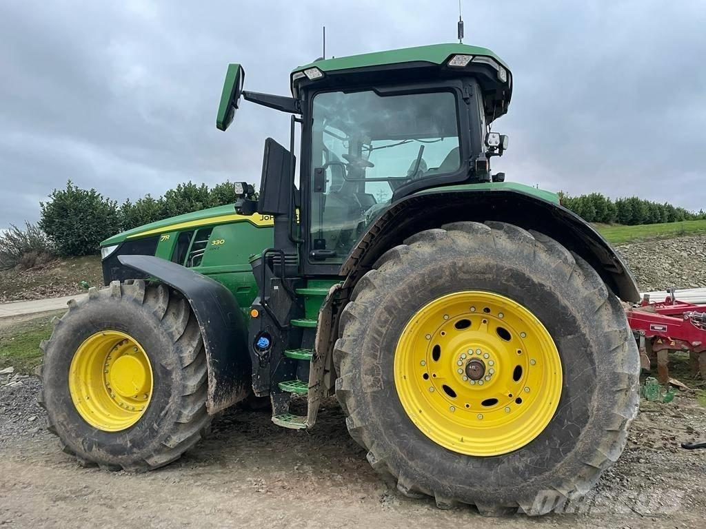 John Deere 7R 330 Traktörler