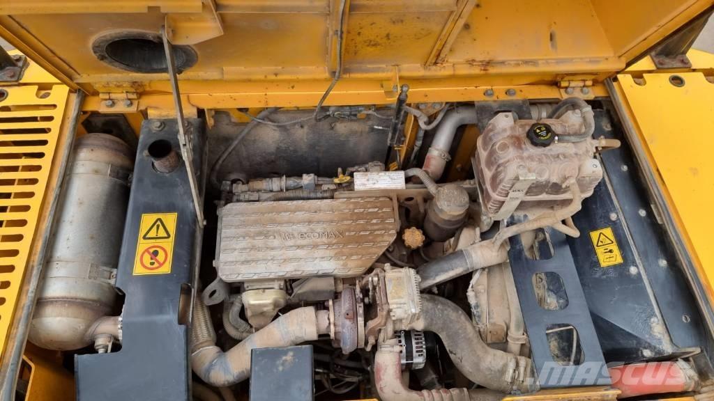 JCB JS 220 LC Paletli ekskavatörler