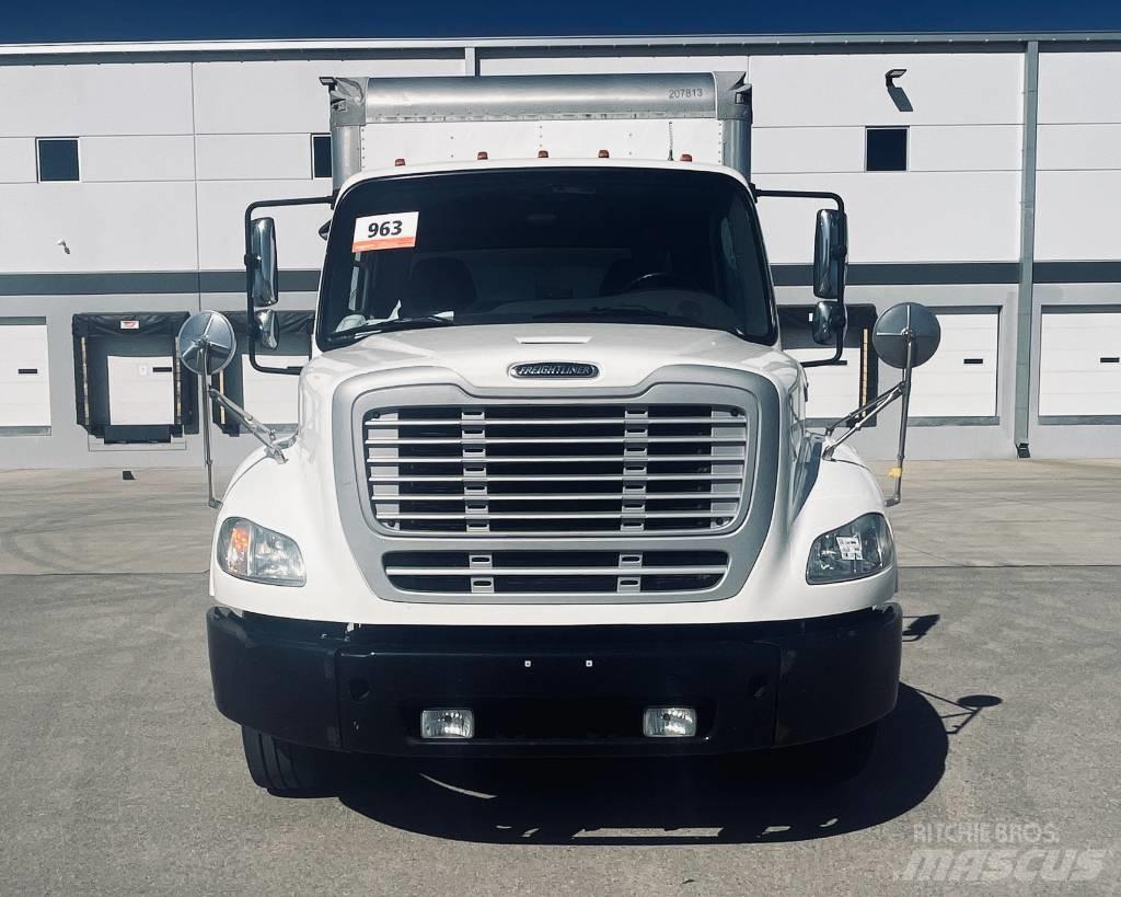 Freightliner M 106 Kapali kasa kamyonlar