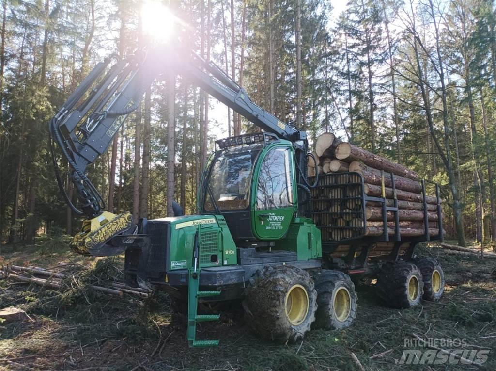 John Deere 810 E Tomruk yükleyici traktörler