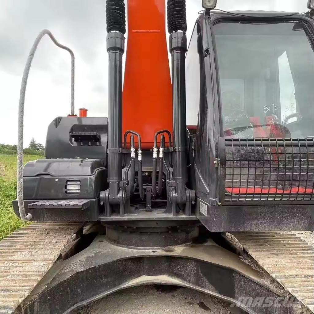 Hitachi ZX 200 Paletli ekskavatörler