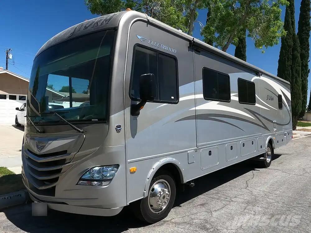 Fleetwood Storm 32V Diger