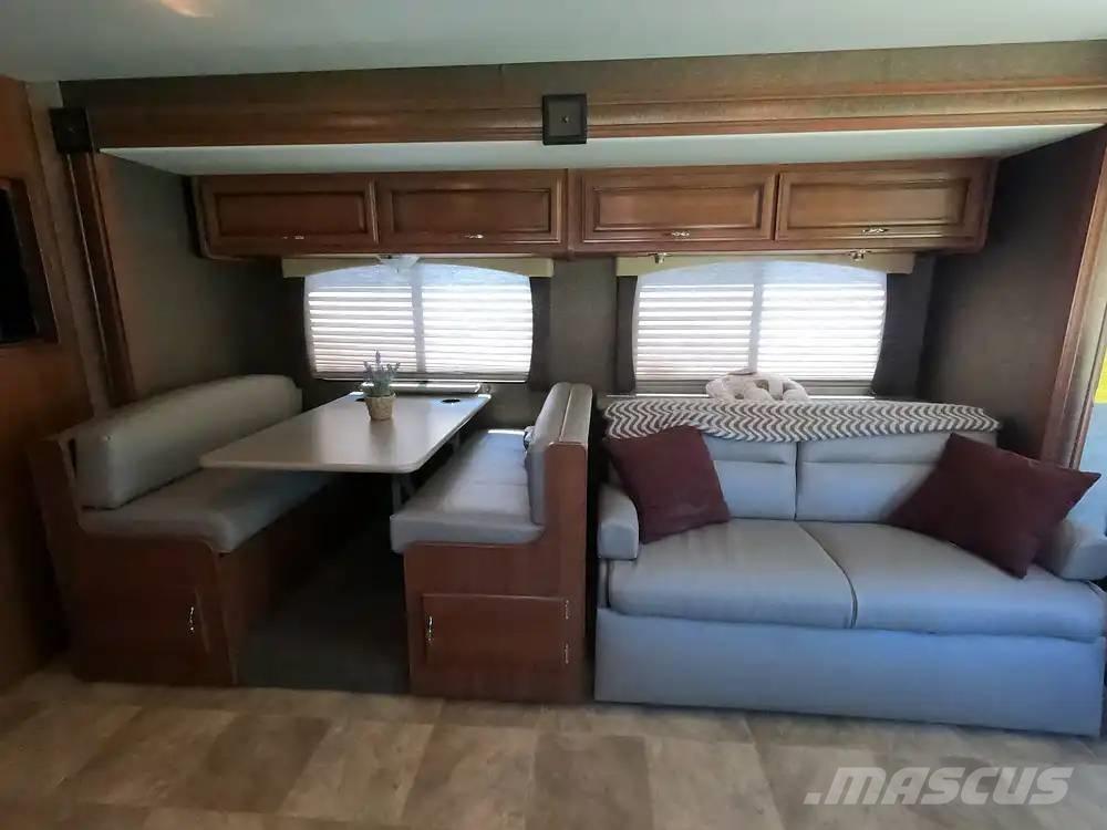 Fleetwood Storm 32V Diger