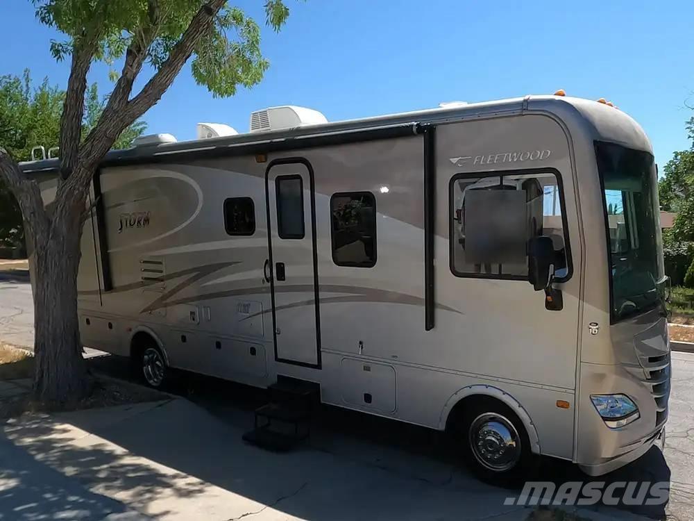 Fleetwood Storm 32V Diger