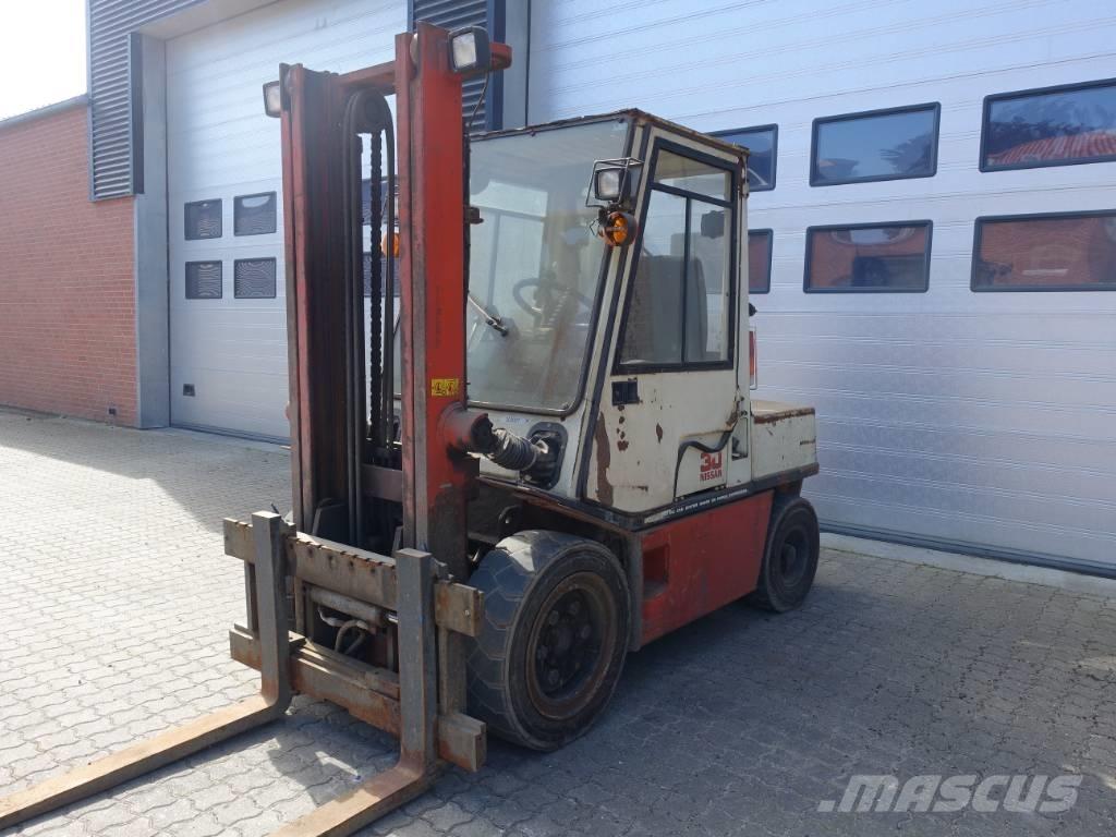 Nissan EGH02 A 30 U Dizel forkliftler