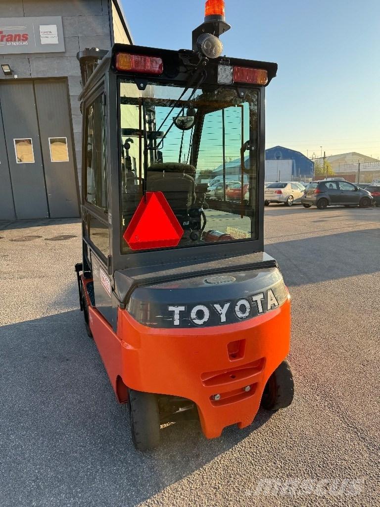 Toyota 8FBMT35 Elektrikli forkliftler