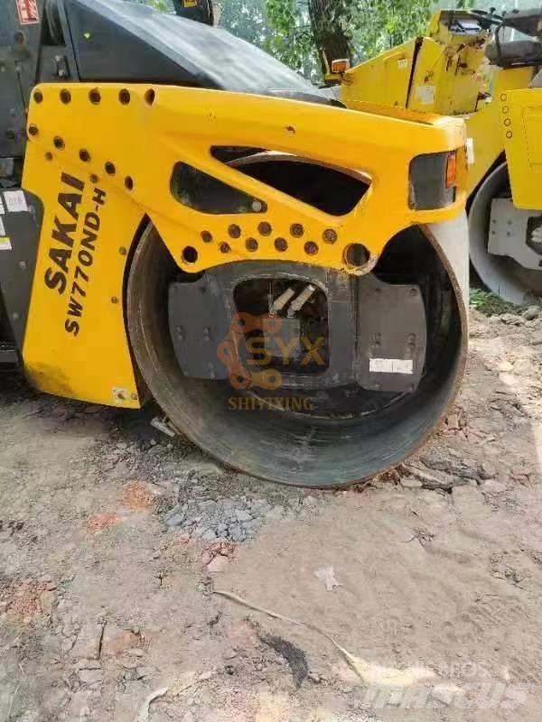 Sakai SW 770 ND Çift tamburlu silindirler