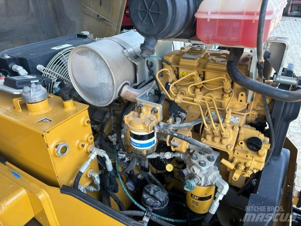CAT CB 24 B Çift tamburlu silindirler