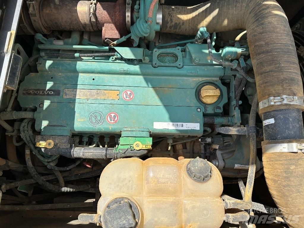 Volvo EC 220 E L Paletli ekskavatörler
