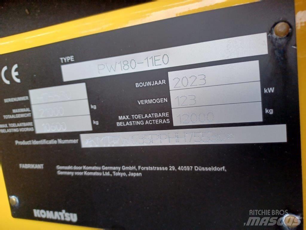 Komatsu PW180-11E0 Lastik tekerli ekskavatörler