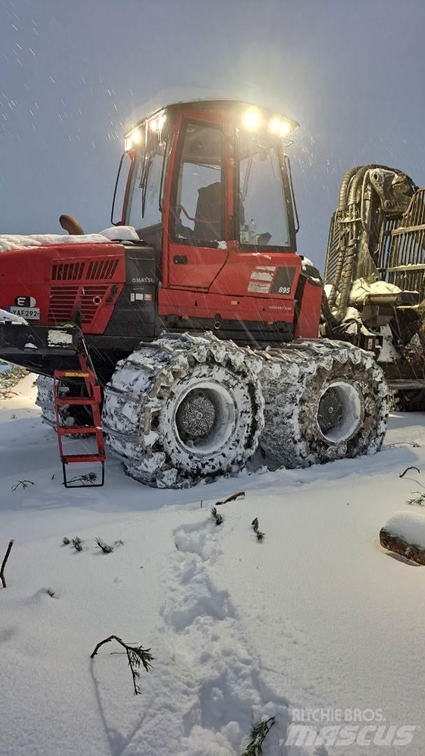 Komatsu 895 Tomruk yükleyici traktörler